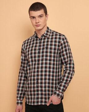 checked shirt with cutaway-collar