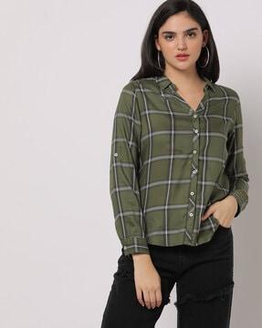 checked shirt with y-notch placket