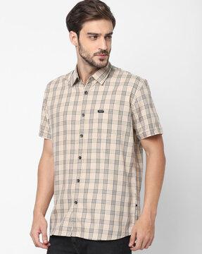 checked spread collar shirt