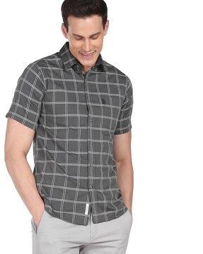 checked spread-collar shirt