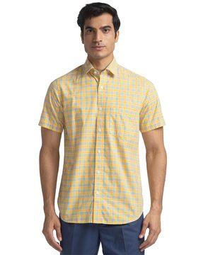 checked spread-collar shirt