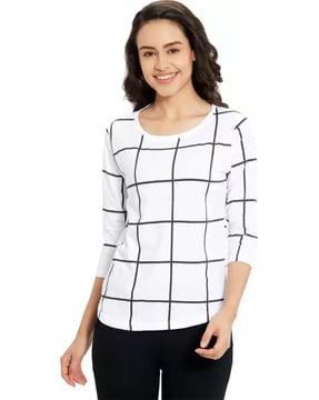 checkeerd round-neck t-shirt