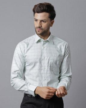 checkered shirt with spread collar