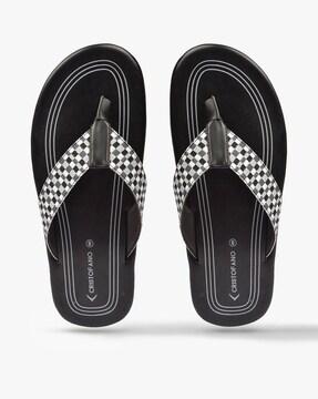 checkered thong-strap slip-on sandals