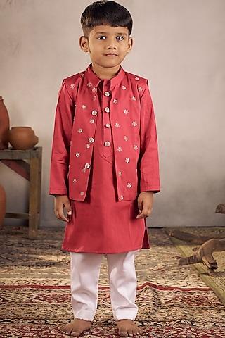 cherry-red-cotton-boota-hand-embroidered-bundi-jacket-set-for-boys