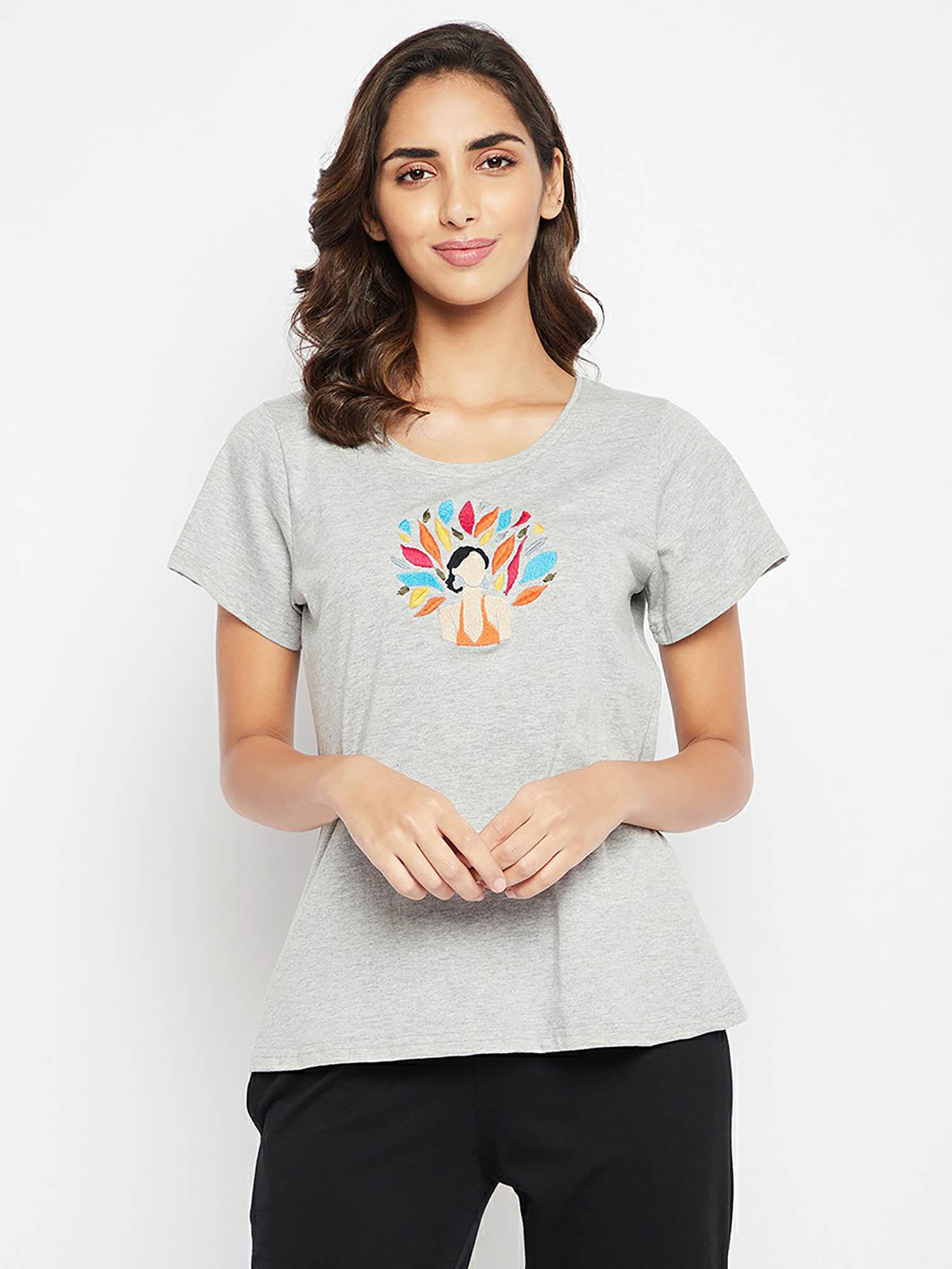 chic basic graphic embroidered top in light grey - 100 percent cotton