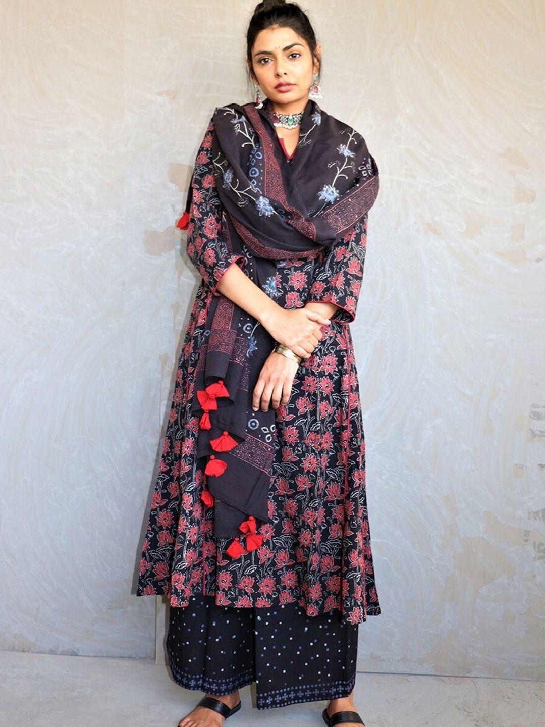 chidiyaa black & red printed pure cotton dupatta