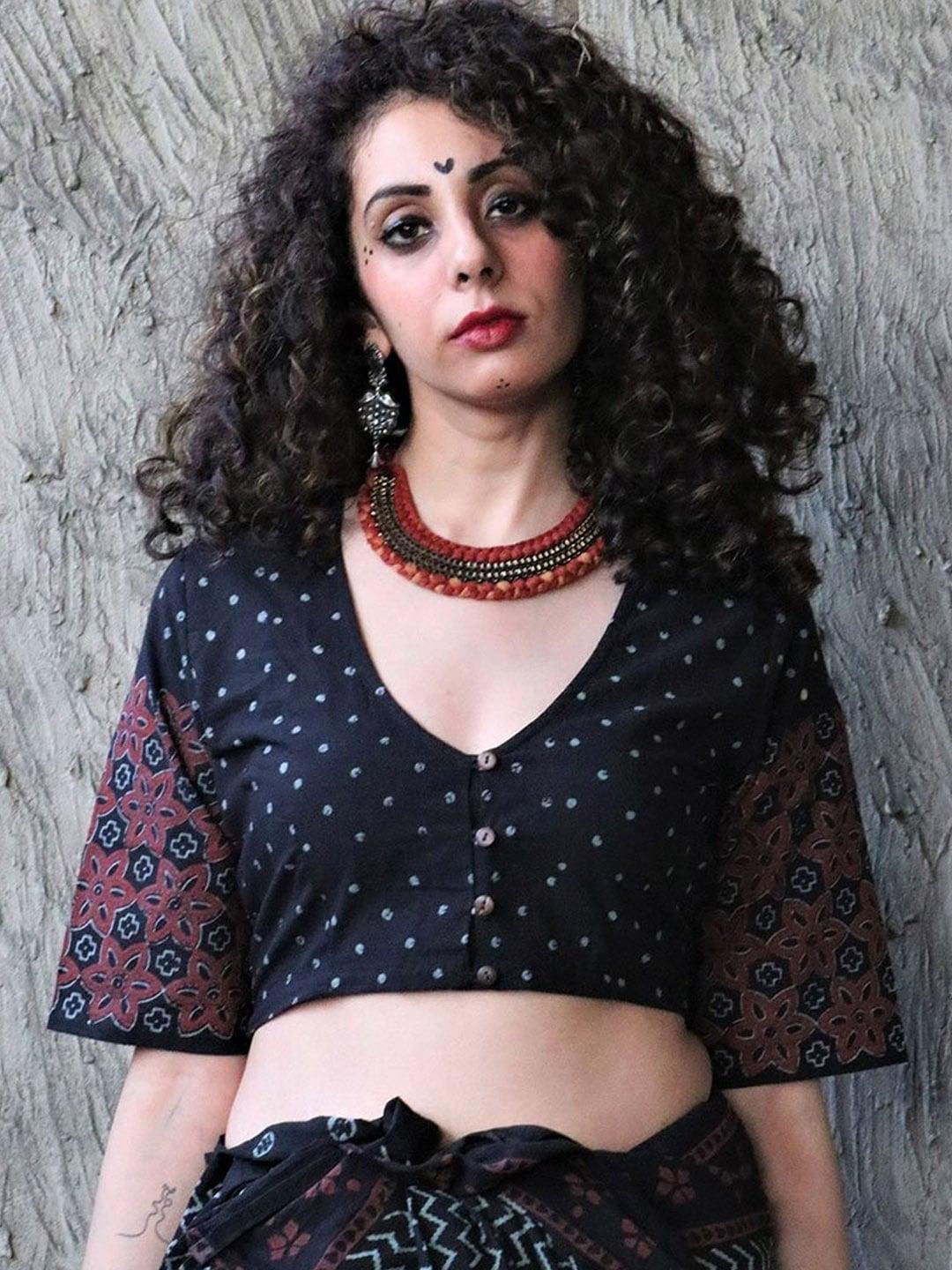 chidiyaa women black printed cotton saree blouse