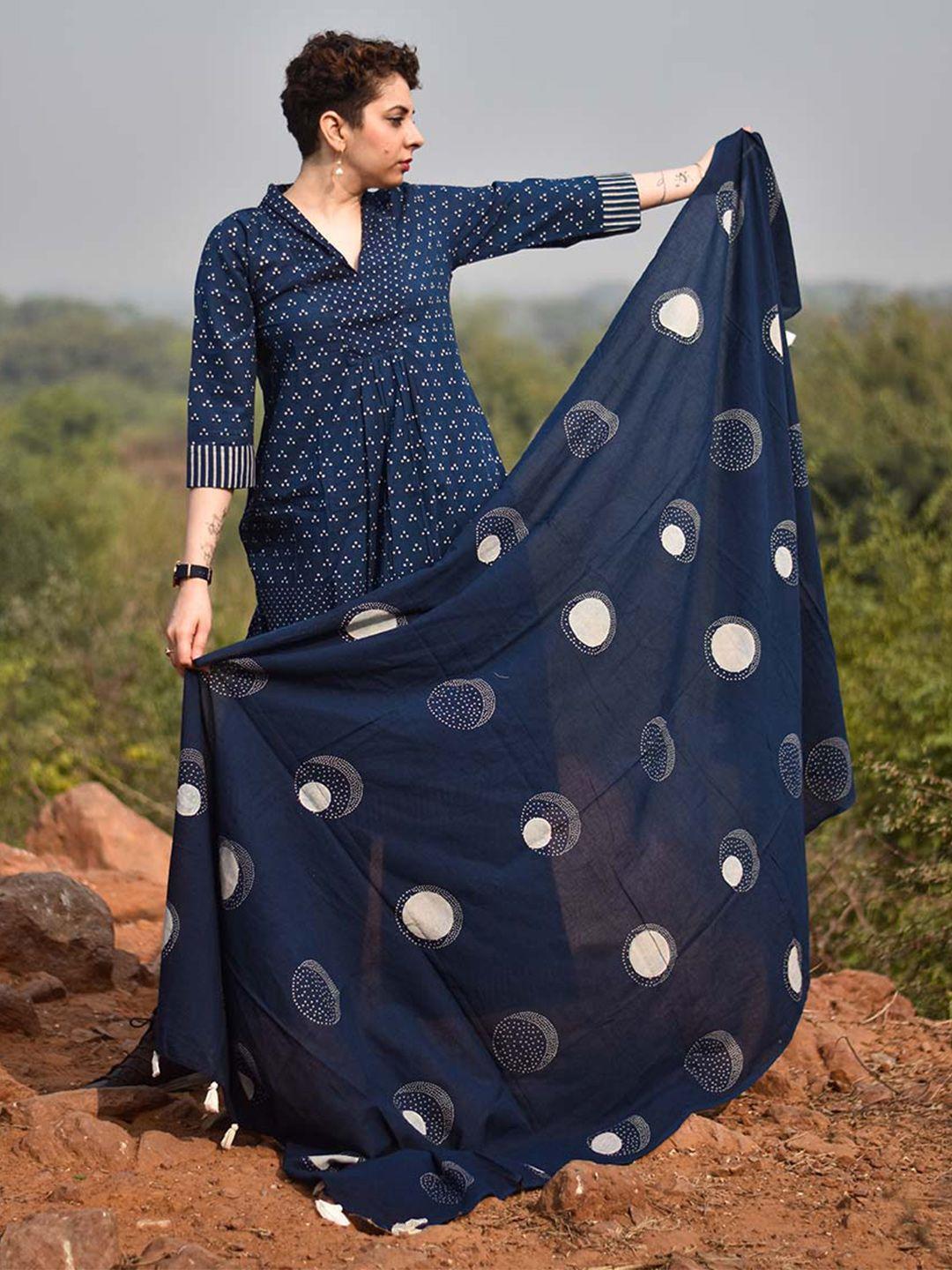 chidiyaa blue & white printed pure cotton dupatta