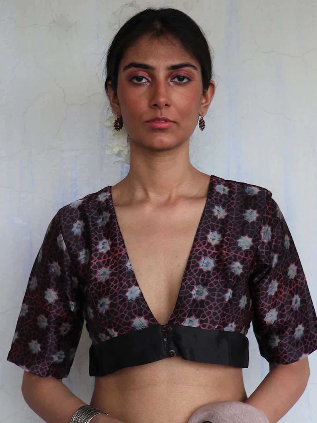chidiyaa women black & grey block print silk saree blouse