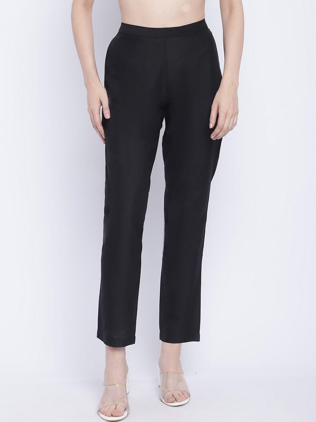 chique women black trousers