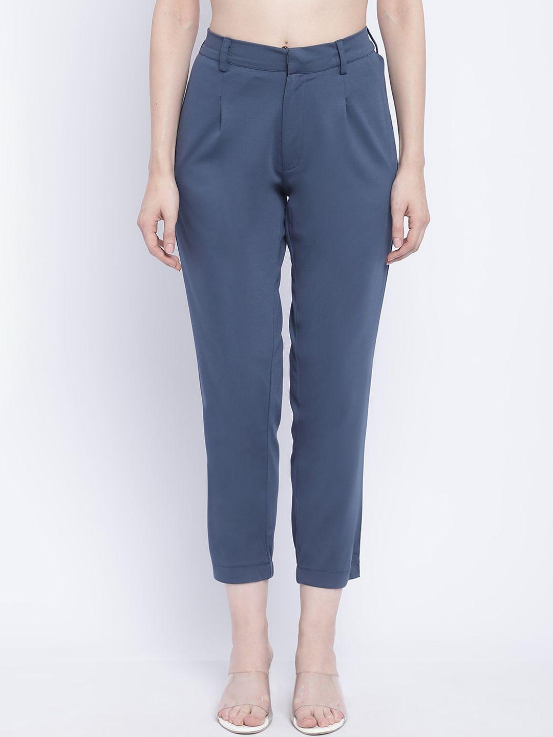 chique women blue pleated trousers