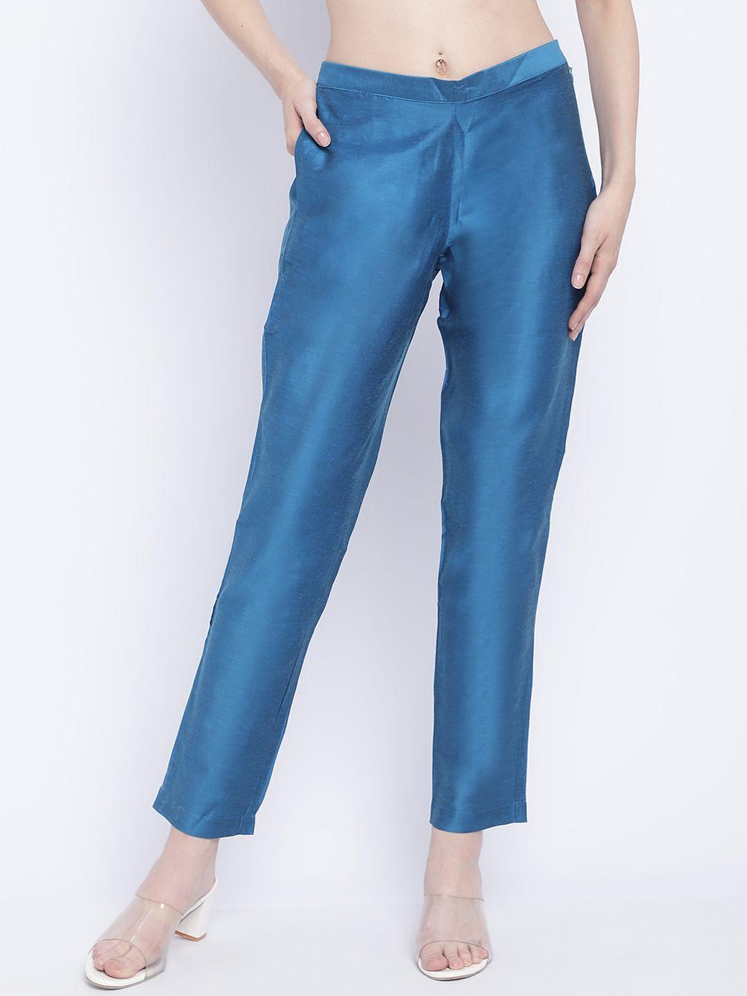 chique women blue trousers