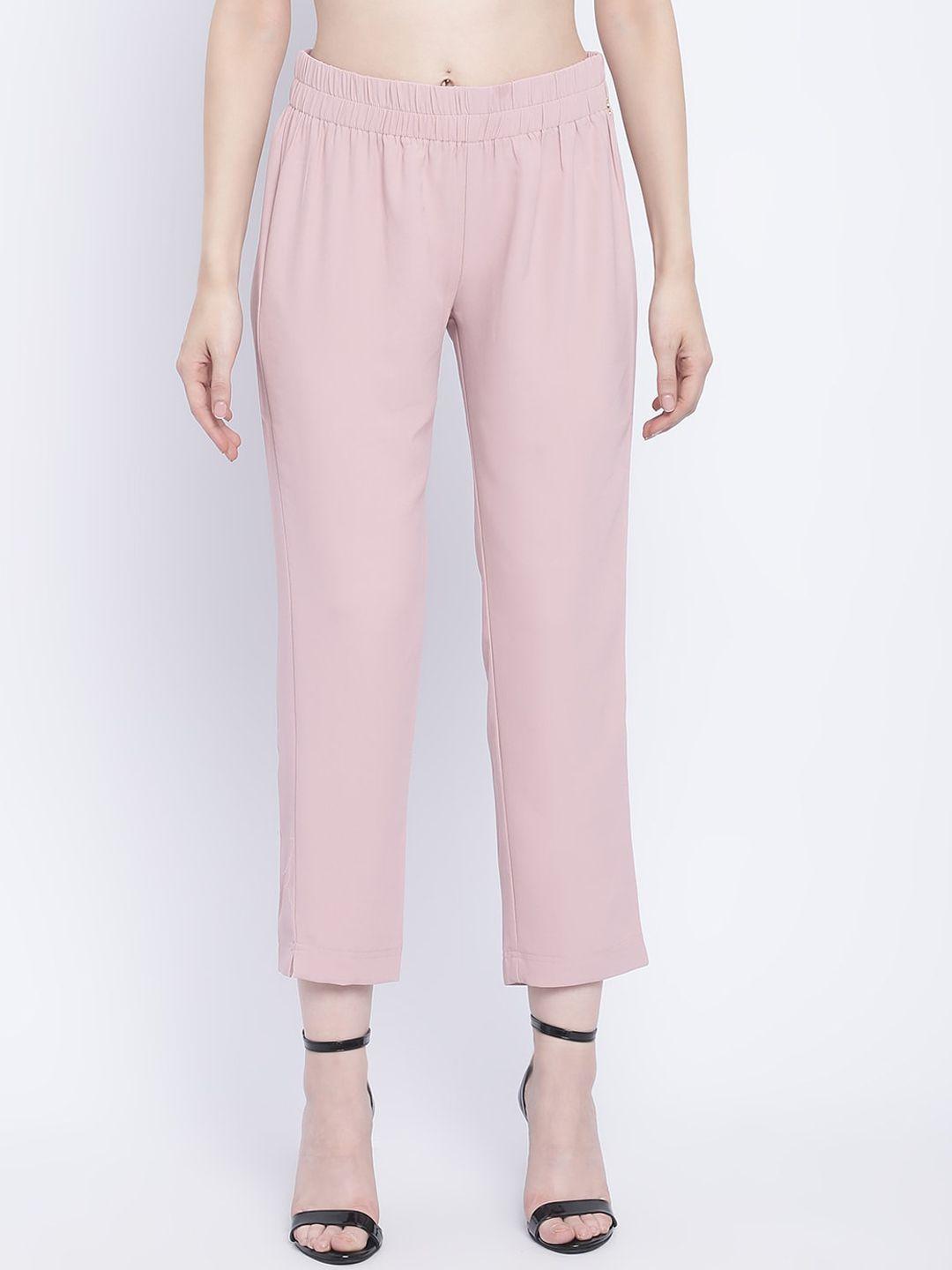 chique women pink trousers