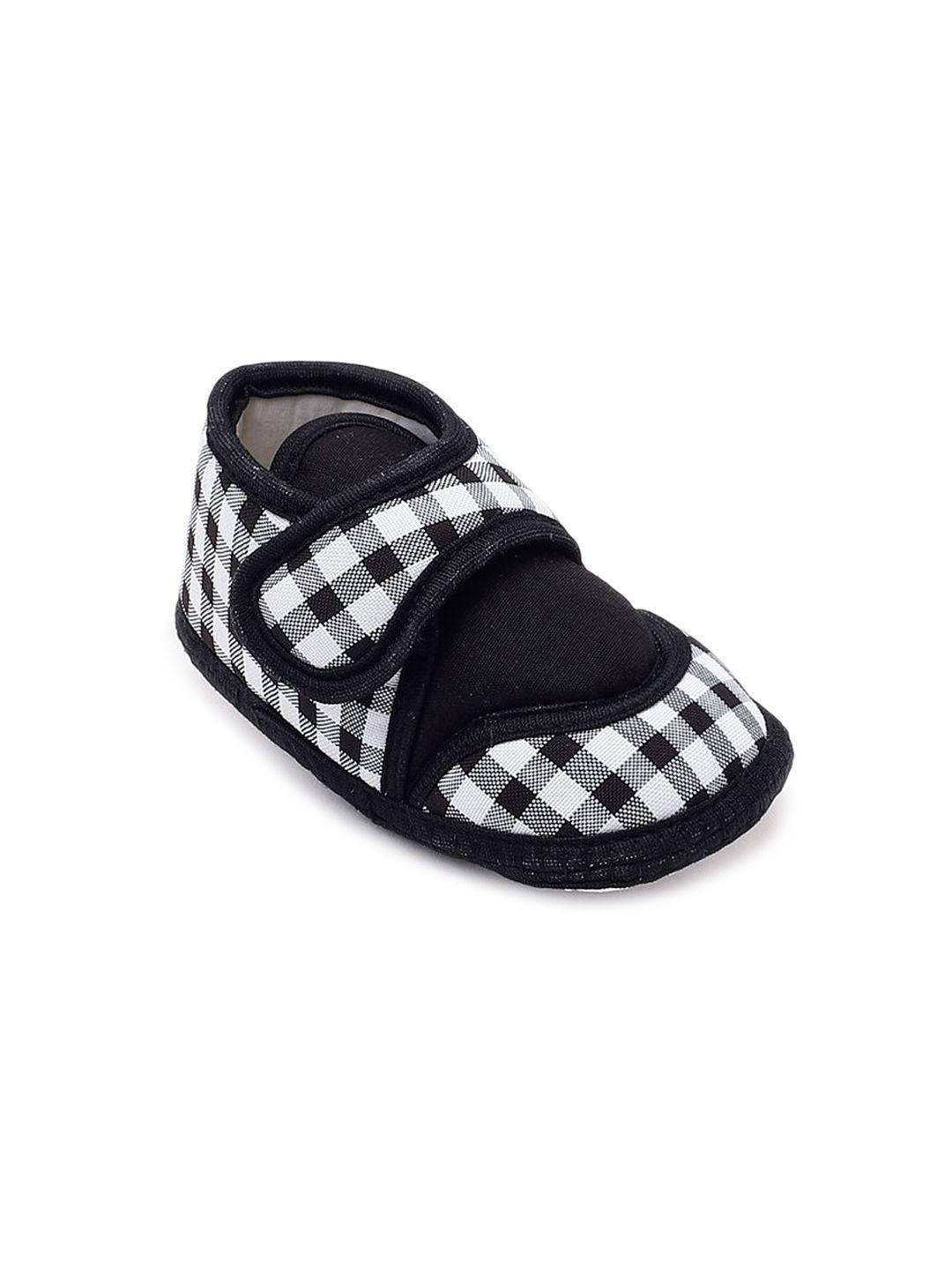 chiu infants checked cotton booties