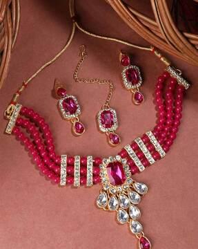 choker necklace with earrings & mangtikka