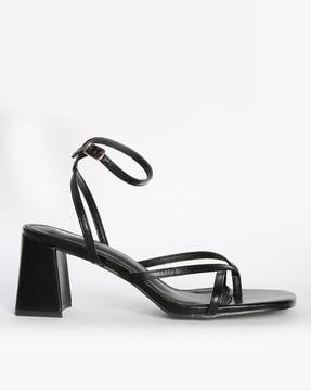 chunky-heeled sandals with buckle fastening