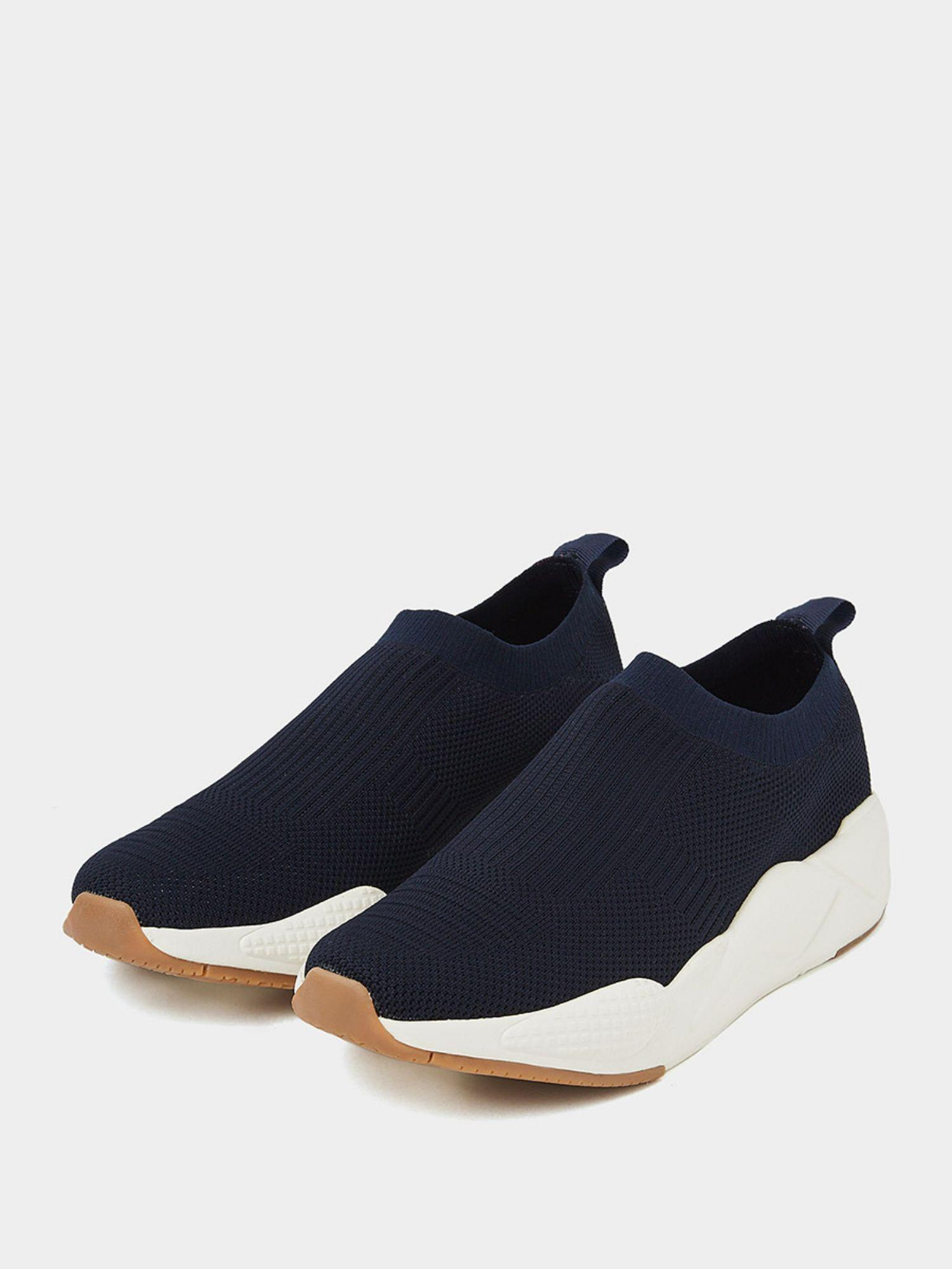 chunky sole sneaker with pull tab