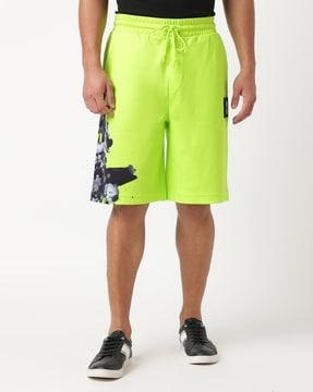 circular branding & zipped pockets shorts