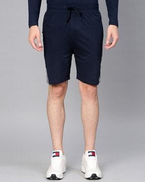 city shorts with contrast taping