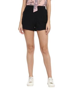 city shorts with slip pockets