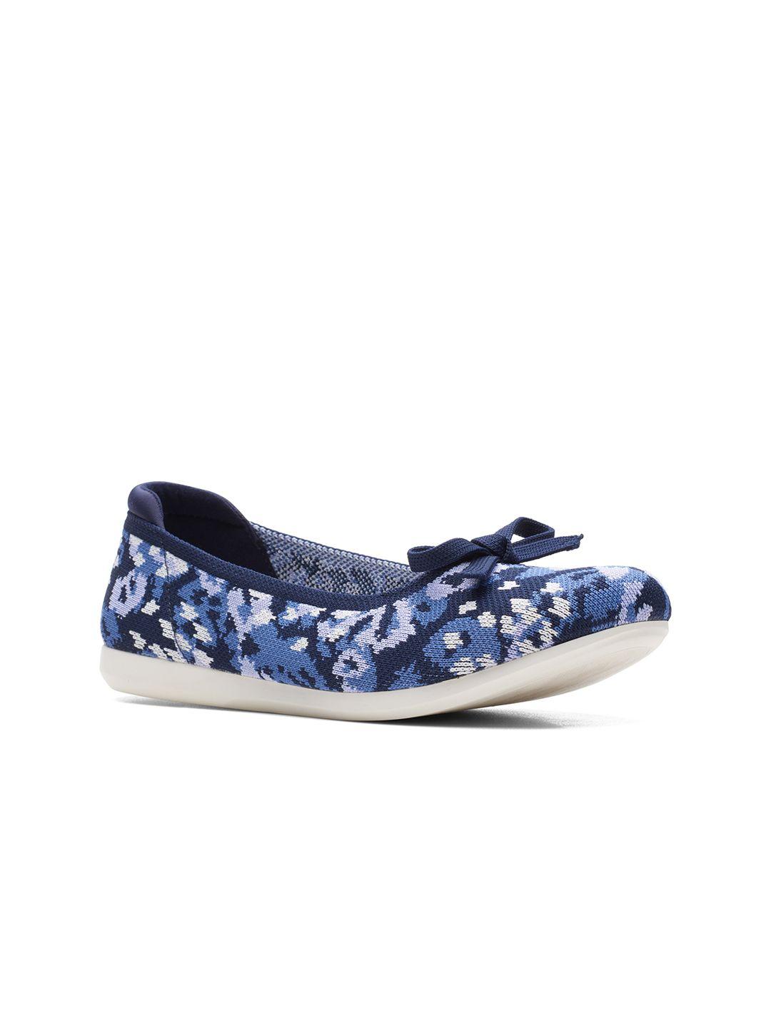 clarks women printed ballerinas with bows