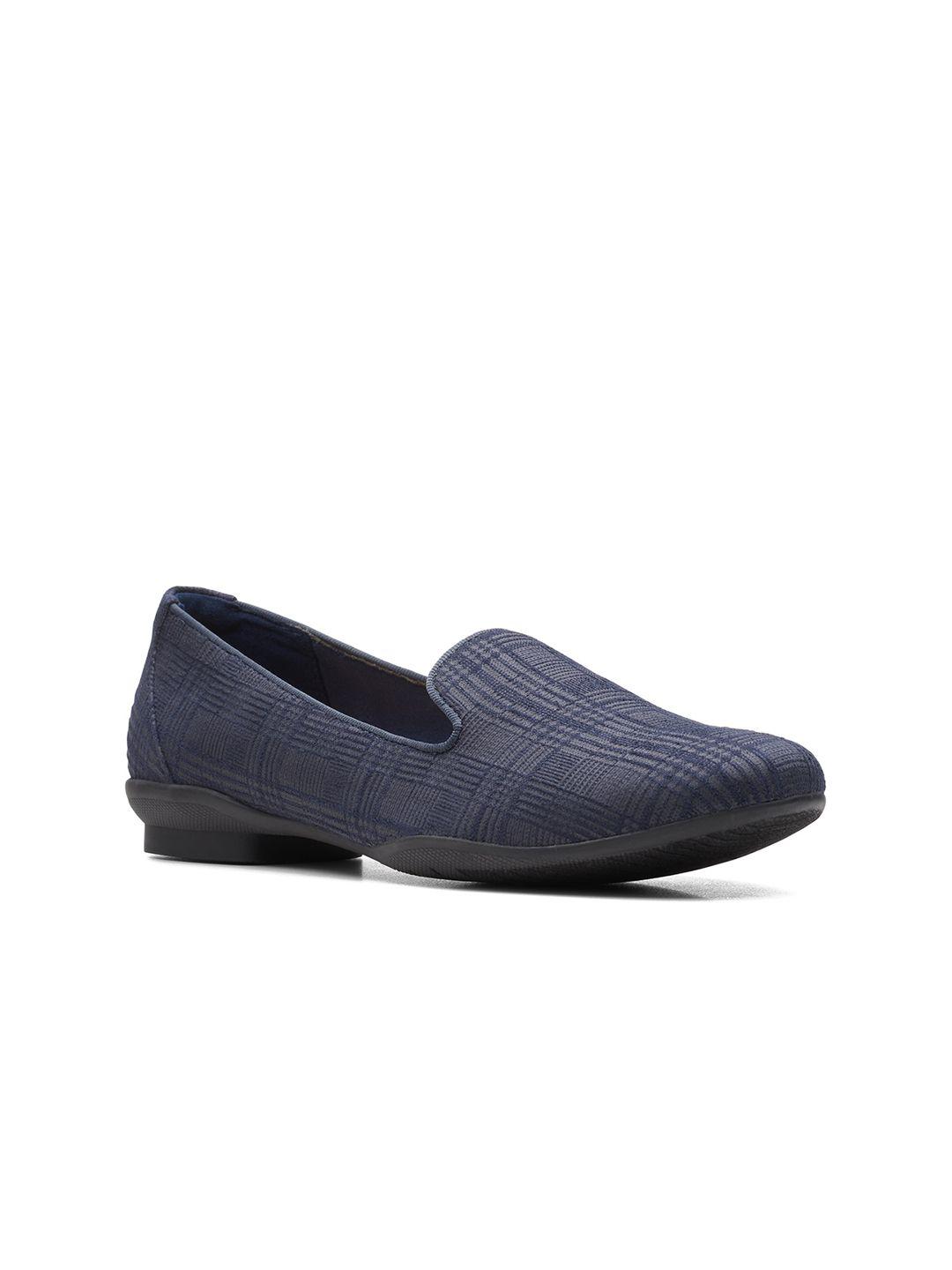 clarks women navy blue woven design loafers