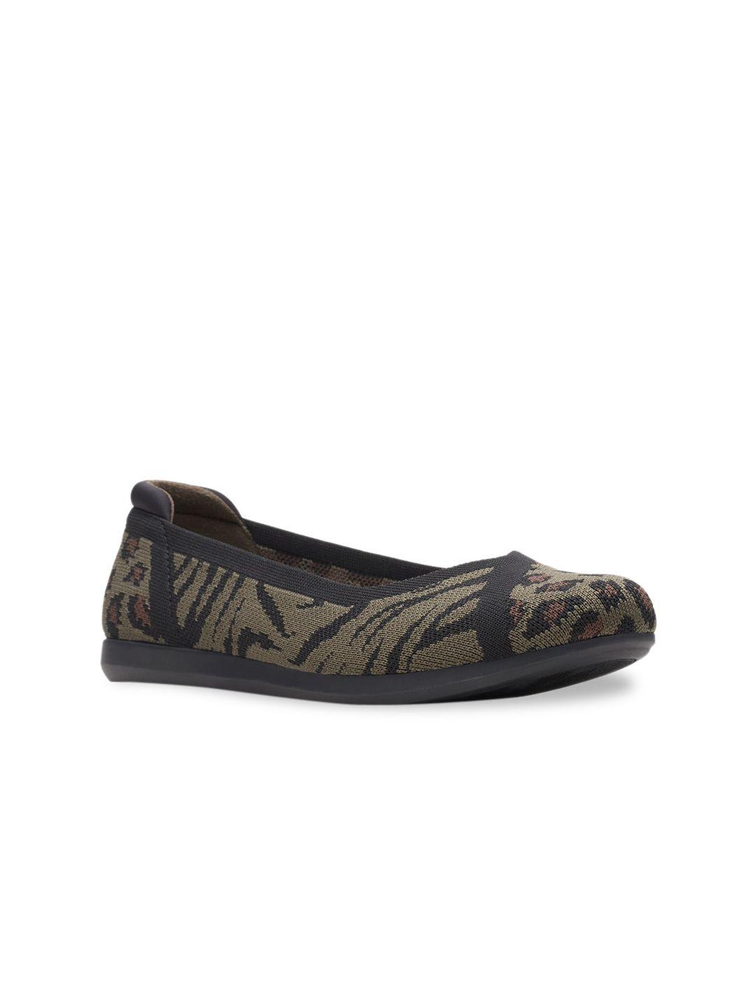 clarks women olive green & black printed ballerinas