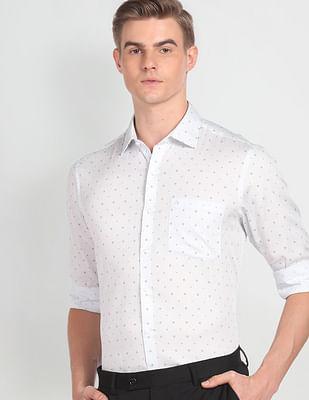 classic fit geometric print shirt