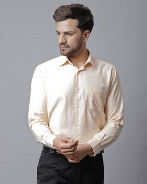 classic shirt with spread collar