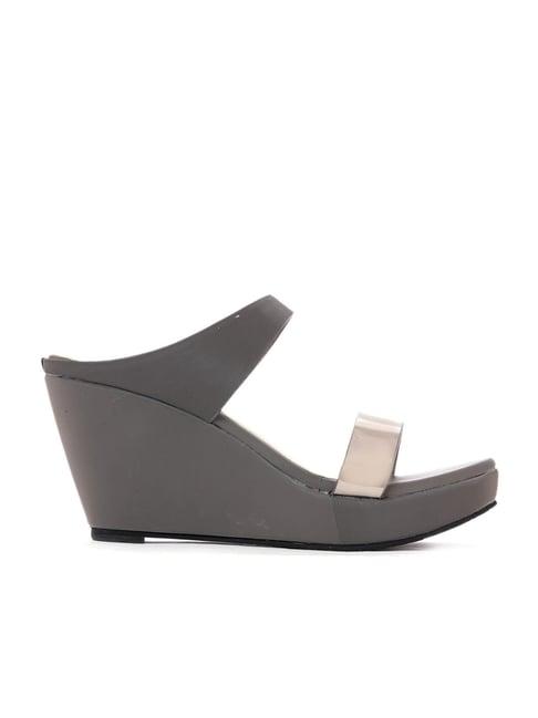 cleo by khadims women's grey casual wedges