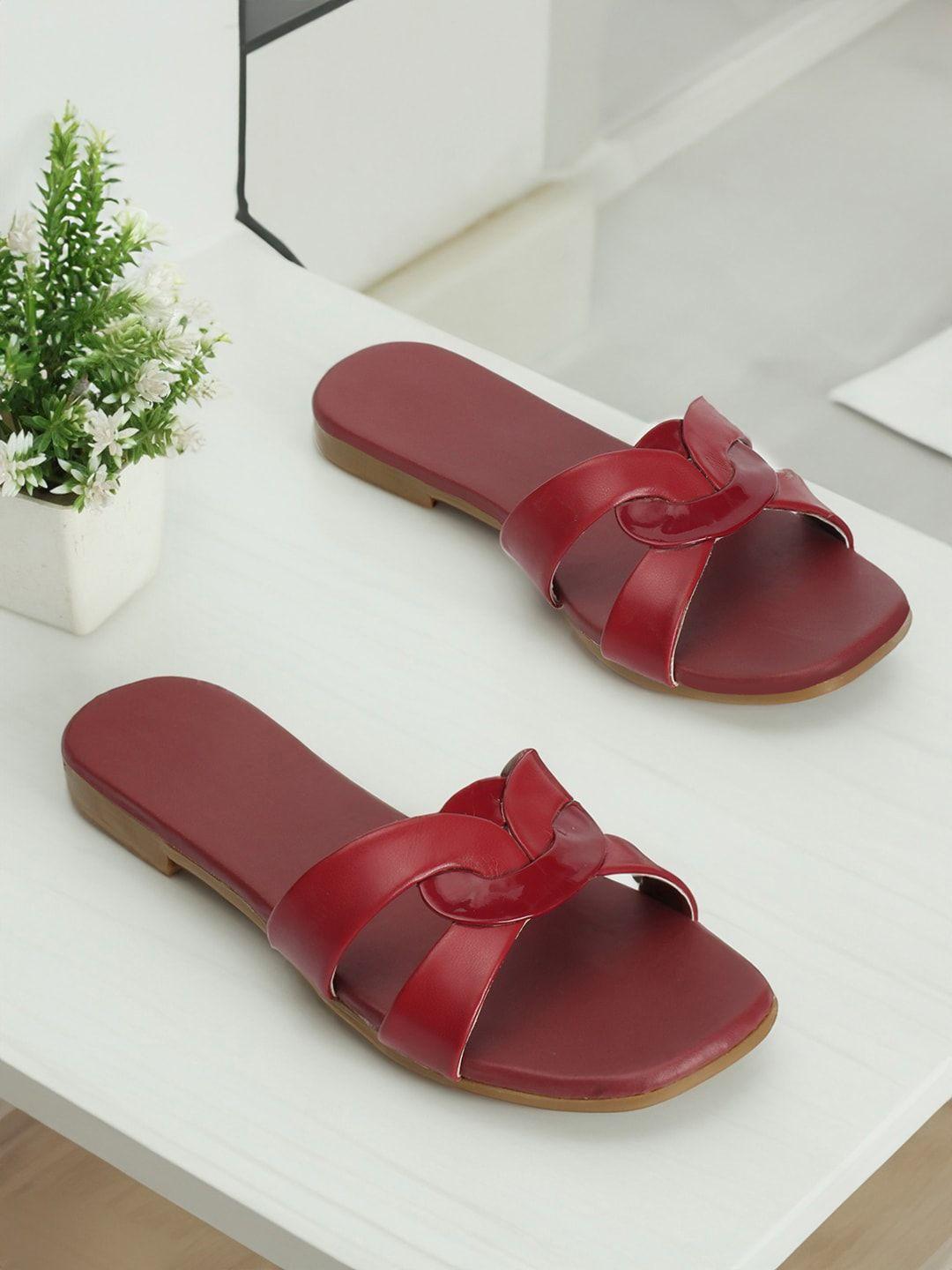 closho slip-on open toe flats