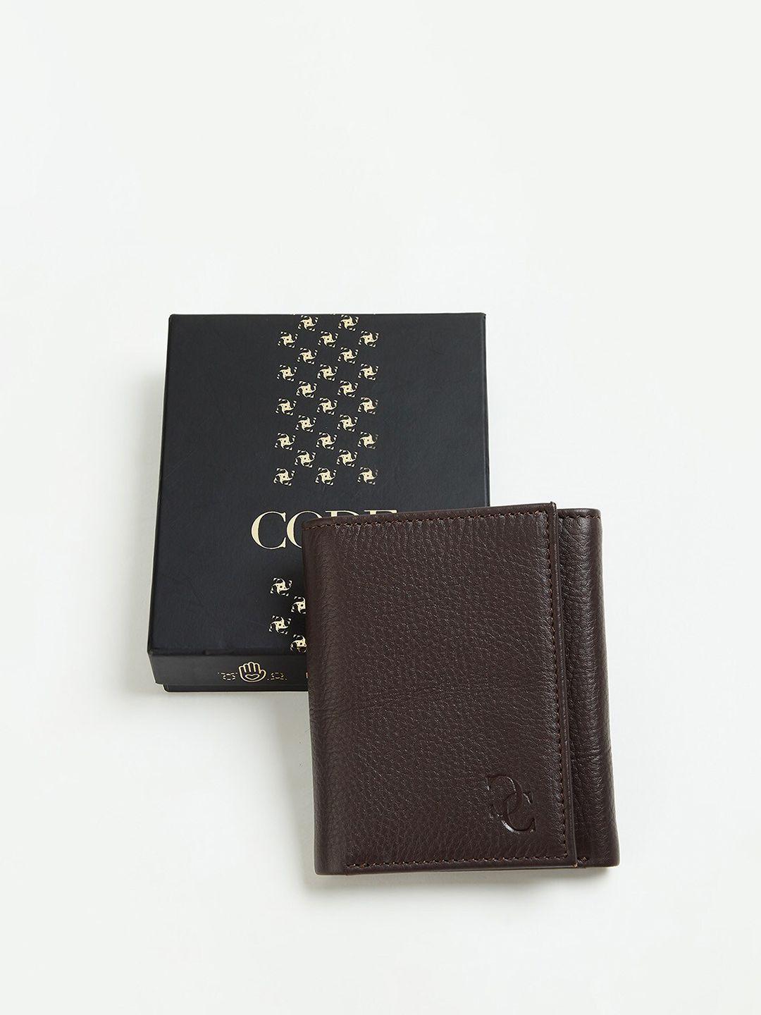 code by lifestyle men textured leather three fold wallet