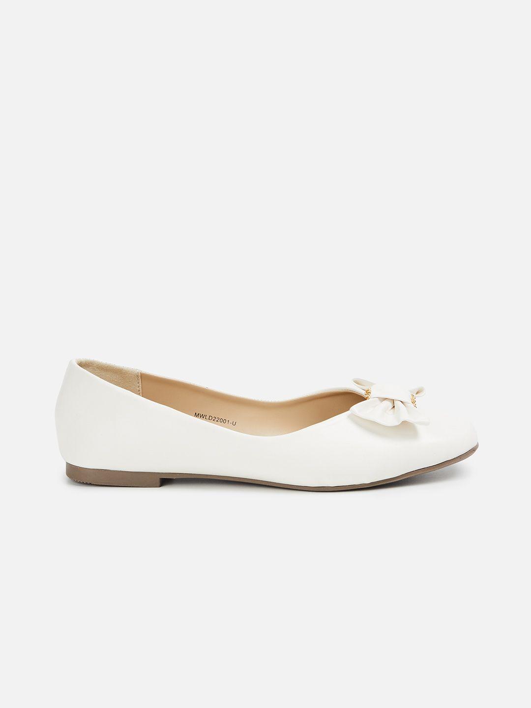 code by lifestyle round toe ballerinas with bow