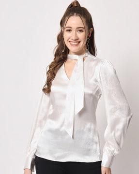 collar-neck cuffed sleeves top