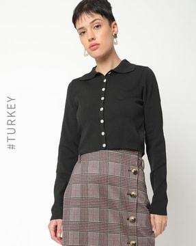collar-neck top with button closure