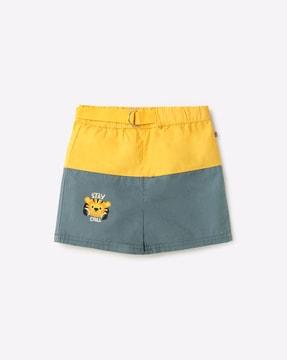 colour-block shorts with patch pocket