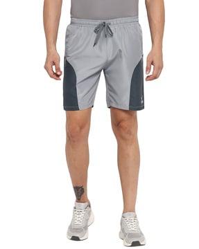 colourblock flat-front shorts with drawstring waist