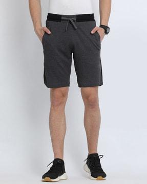 colourblock knit shorts with drawstring waist