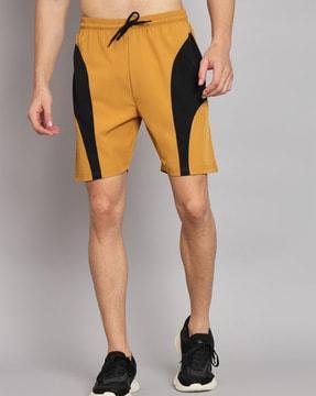 colourblock knit shorts with elasticated drawstring waist