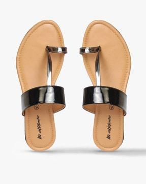 colourblock sandals with toe-ring