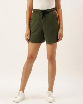 colourblock shorts with insert pockets