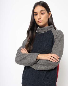 colourblock turtleneck sweatshirt with raglan sleeves