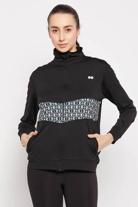 comfort-fit active jacket in black with printed panel - black