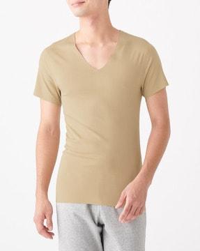 complete seamless v-neck t-shirt