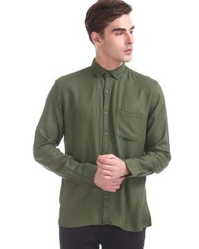 contemporary regular fit button-down shirt