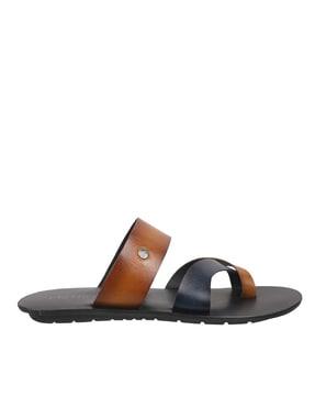 contrast toe-ring flip-flops