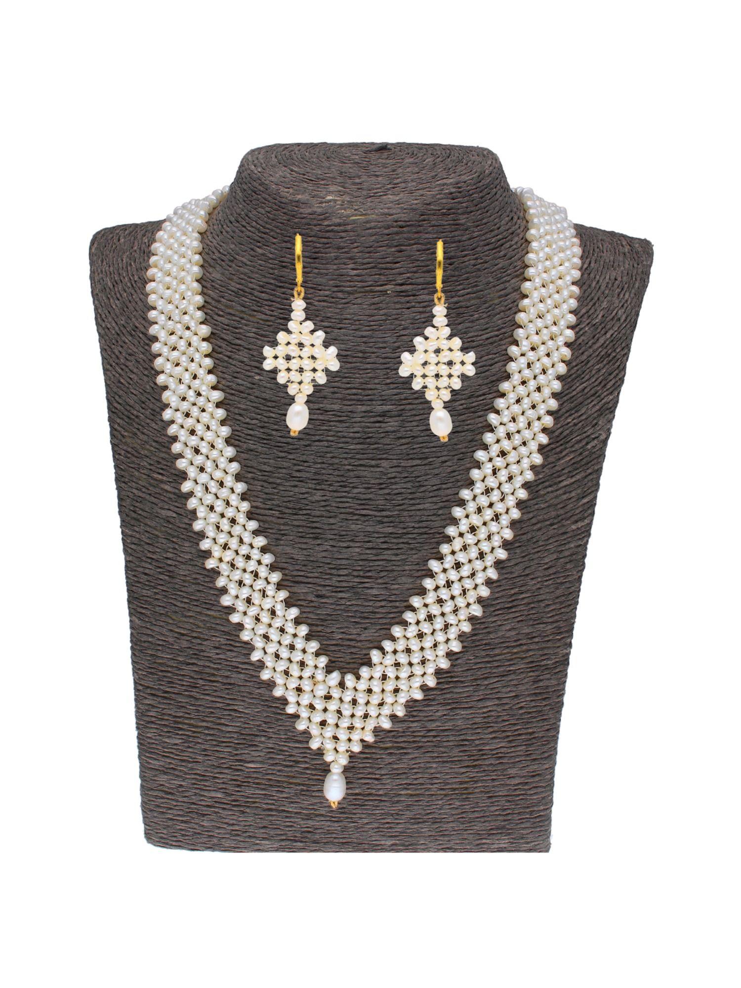 conventional pearl necklace set