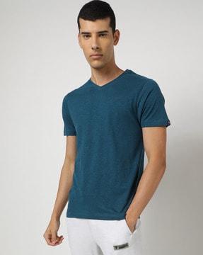 core slub v-neck t-shirt with brand print