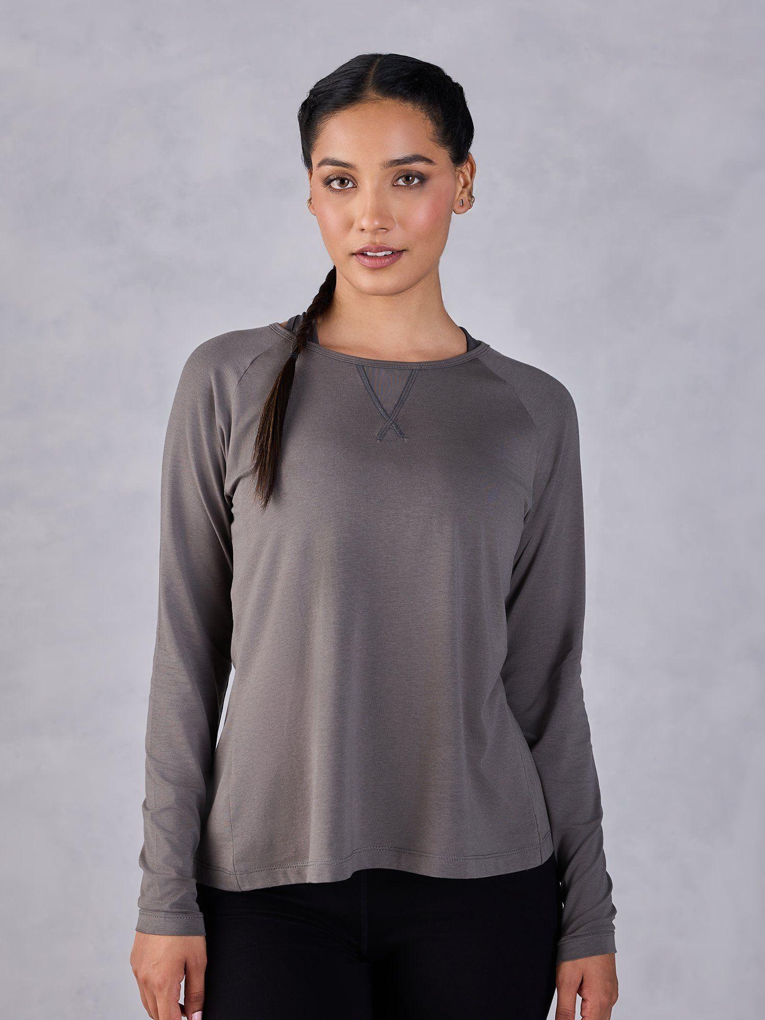 cotton yoga t-shirt with a boat neck and mesh for breathability